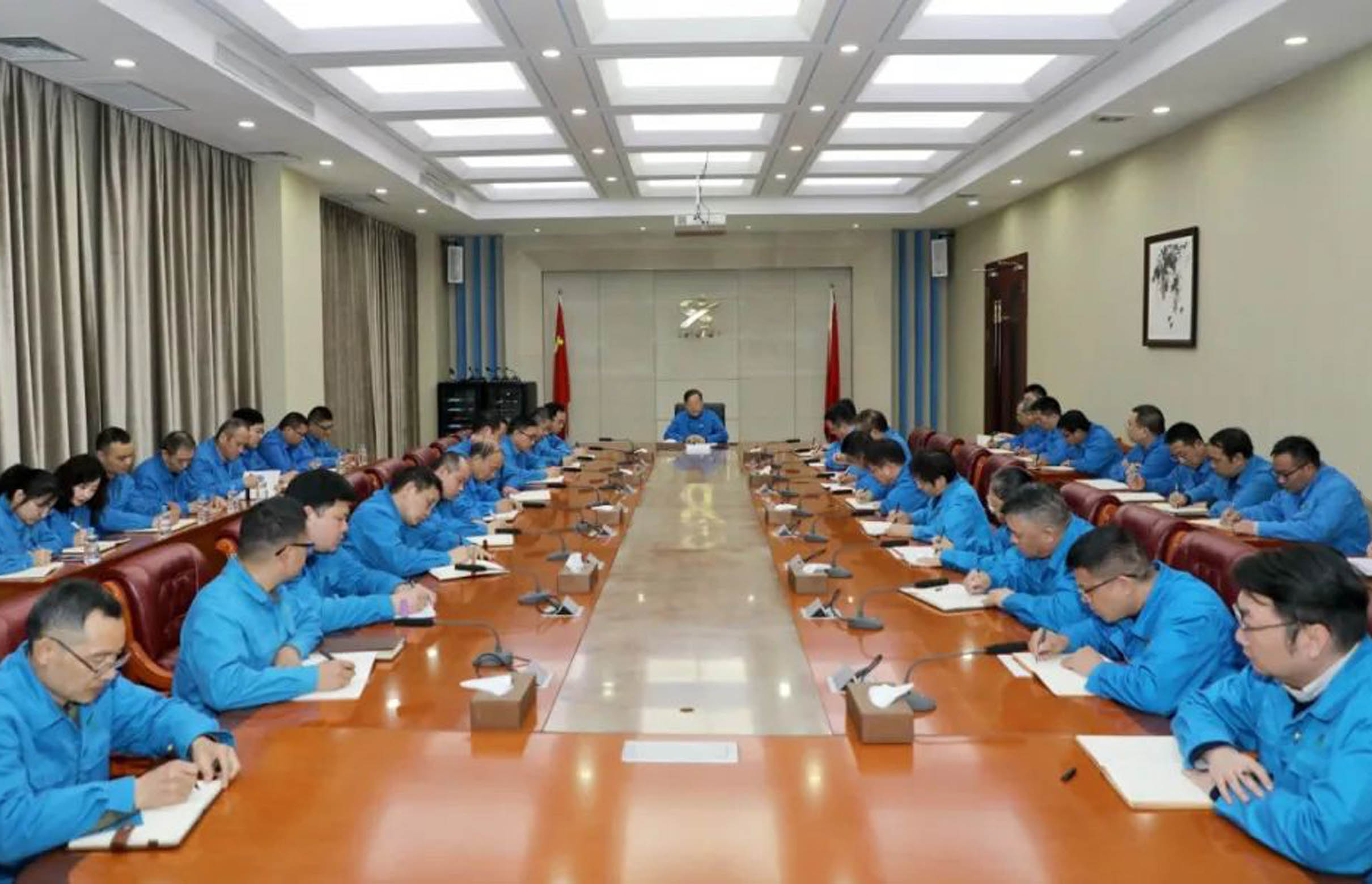 學習民營企業(yè)座談會精神——森源集團：發(fā)揮裝備能力強、制造能力強、創(chuàng)新能力強的優(yōu)勢，堅守主業(yè)、做強實業(yè)。